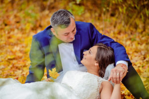 romantic-fall-wedding-photography-park